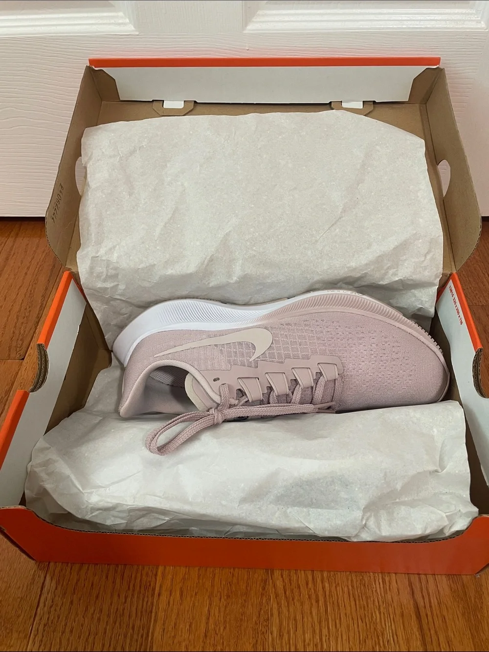 EUC - Nike Air Zoom Pegasus 37 - Champagne